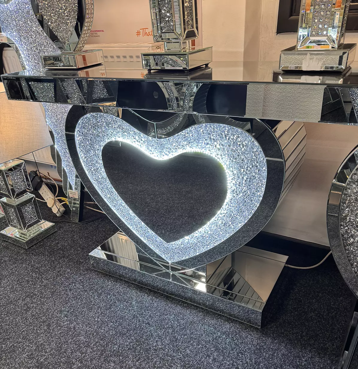 Heart Console Table (LED) 7 glow Heart Console Table (led) 7 Glow